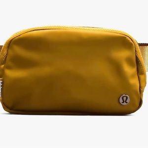 Lululemon Everywhere belt bag - burnt caramel